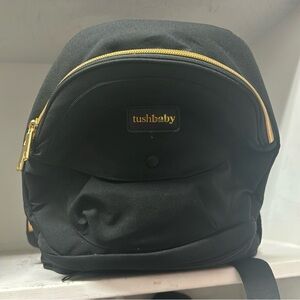 Tushbaby hip carrier with crossbody strap